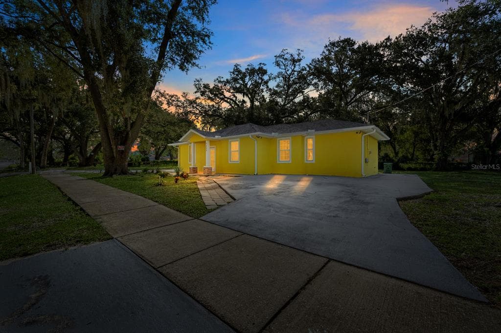 9609 TAKOMAH TRAIL TAMPA, FL 33617