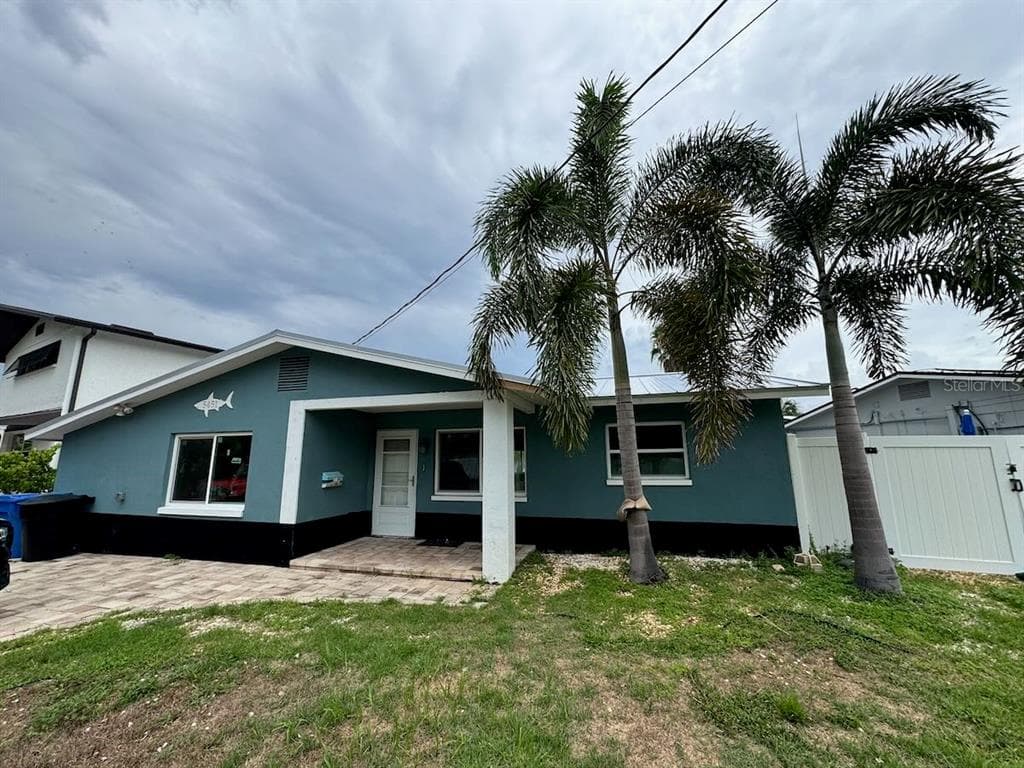 5451 BAYOU GRANDE BOULEVARD NE ST PETERSBURG, FL 33703