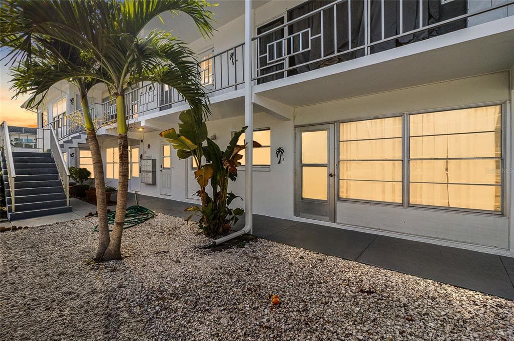 1221 DREW STREET UNIT B3 CLEARWATER, FL 33755