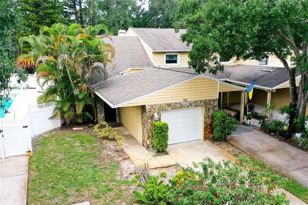 201 SOMERSET LANE UNIT 201 PALM HARBOR, FL 34684