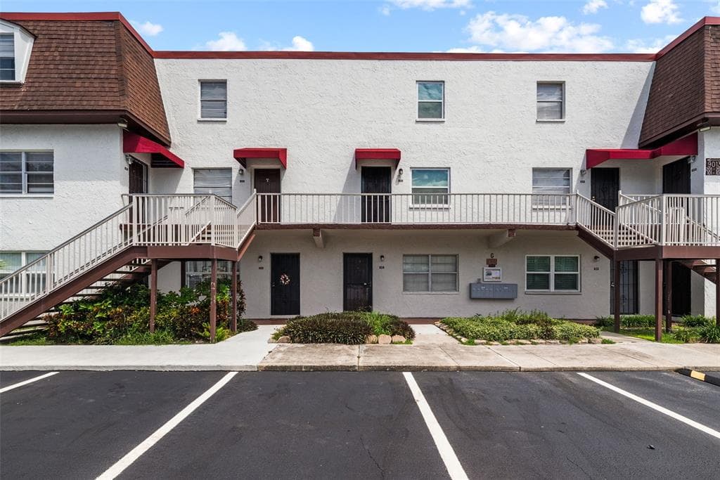 9013 TUDOR DRIVE UNIT 103 TAMPA, FL 33615