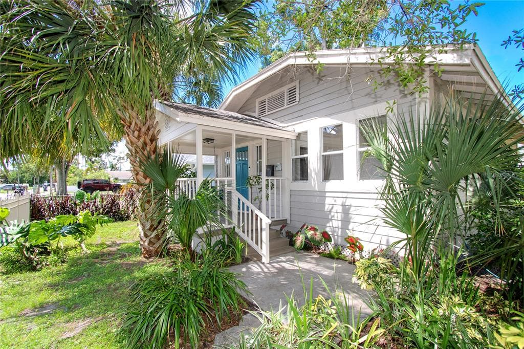 3810 N DARWIN AVENUE TAMPA, FL 33603