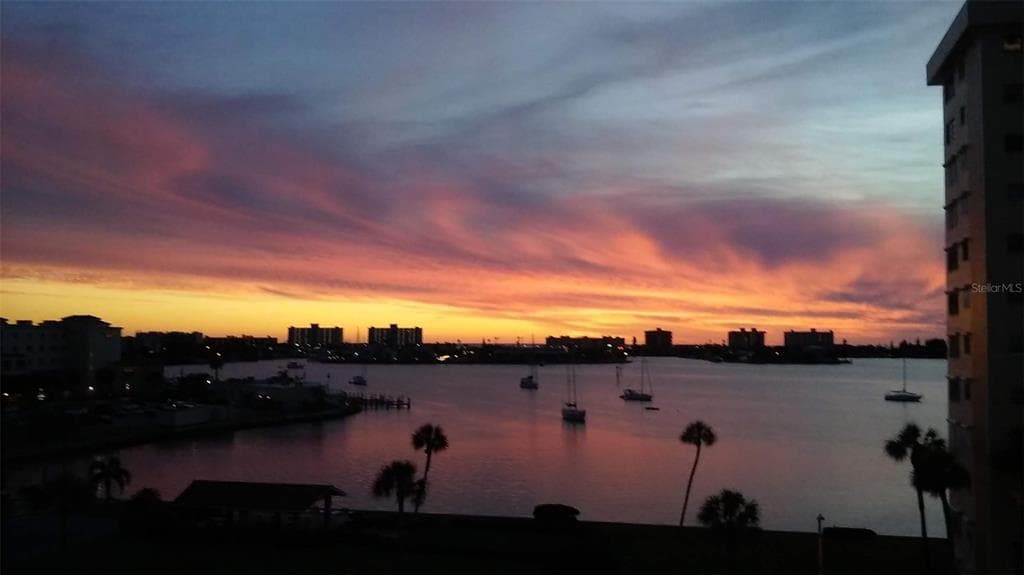 4550 COVE CIRCLE UNIT 505 ST PETERSBURG, FL 33708
