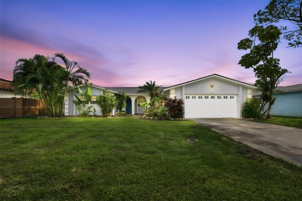 128 98TH AVENUE N ST PETERSBURG, FL 33702