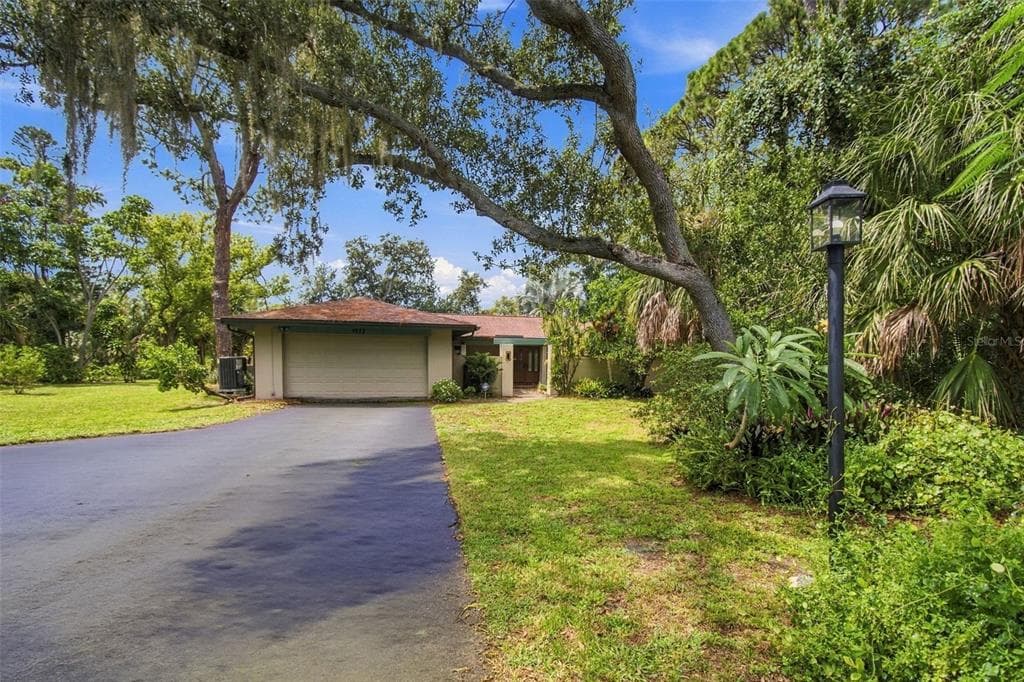 1257 FAIRWAY CIRCLE S ST PETERSBURG, FL 33705