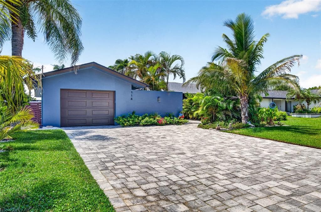 114 12TH STREET BELLEAIR BEACH, FL 33786