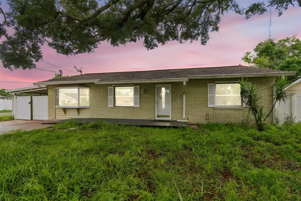 38621 NORTH AVENUE ZEPHYRHILLS, FL 33542