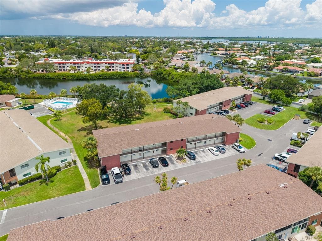 4550 OVERLOOK DRIVE NE UNIT 152 ST PETERSBURG, FL 33703