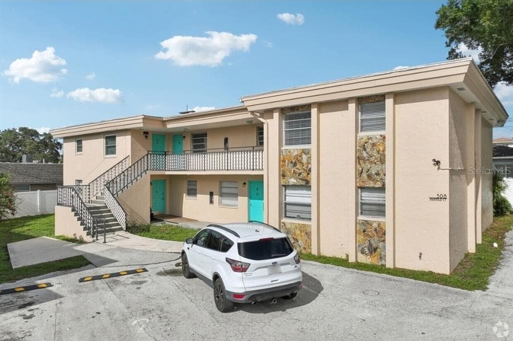 308 AVANDA COURT UNIT 6 CLEARWATER, FL 33756