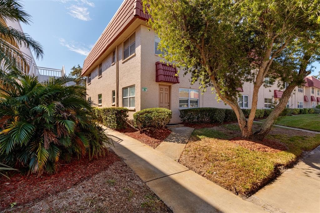 10036 63RD AVENUE N UNIT 17 ST PETERSBURG, FL 33708