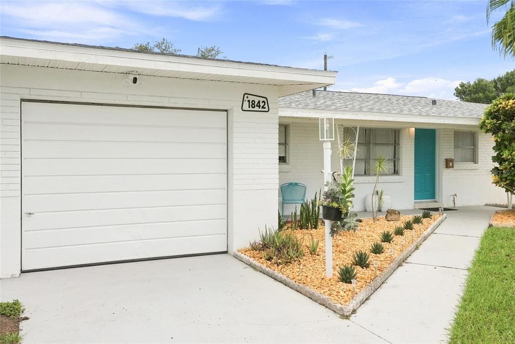 1842 59TH WAY N ST PETERSBURG, FL 33710
