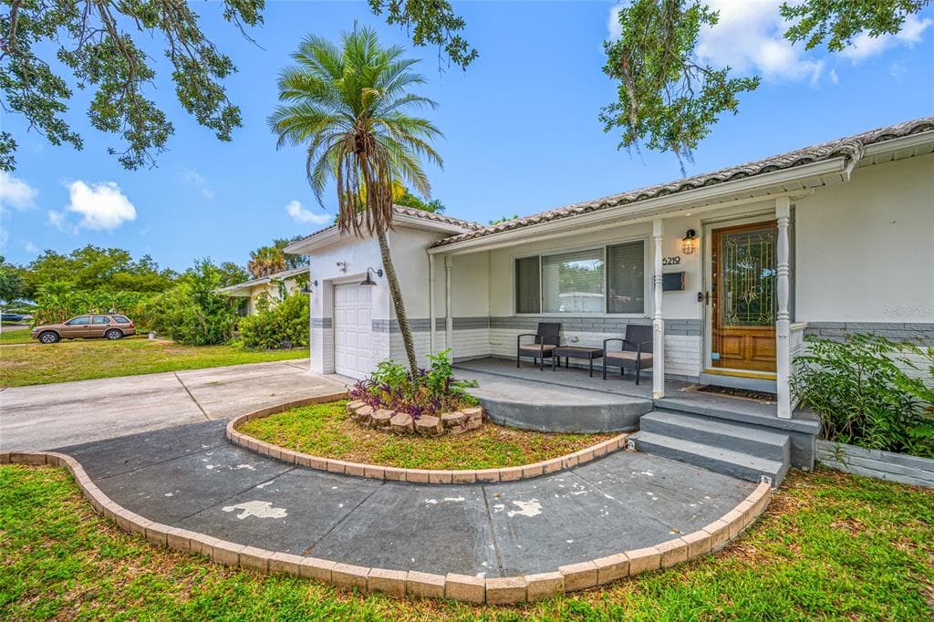 6219 HAMPTON DRIVE N ST PETERSBURG, FL 33710