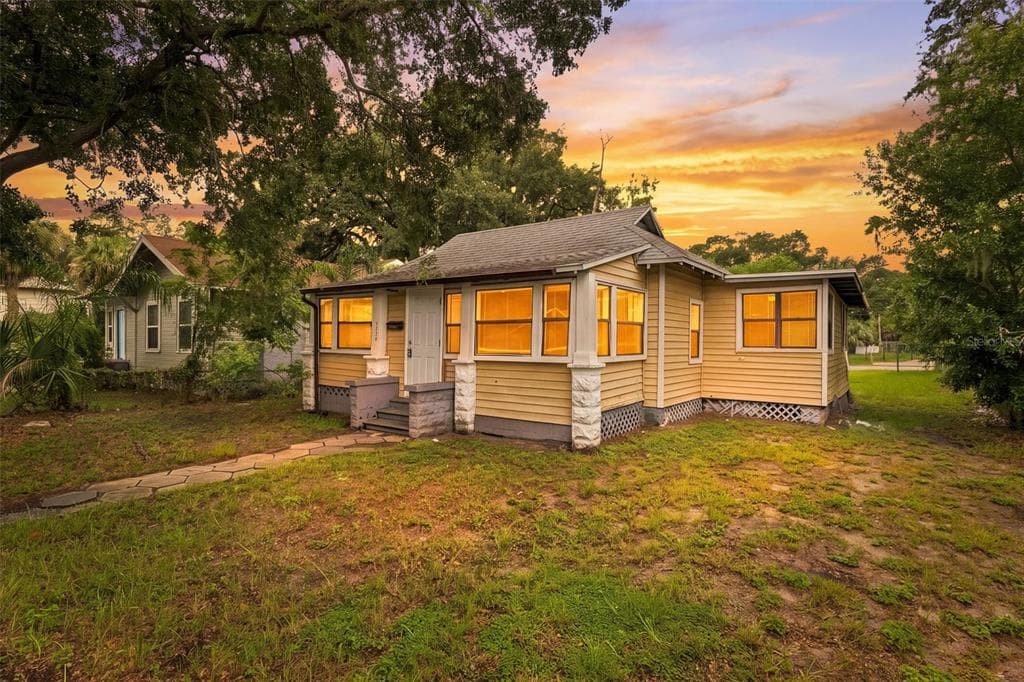 1521 12TH STREET S ST PETERSBURG, FL 33705