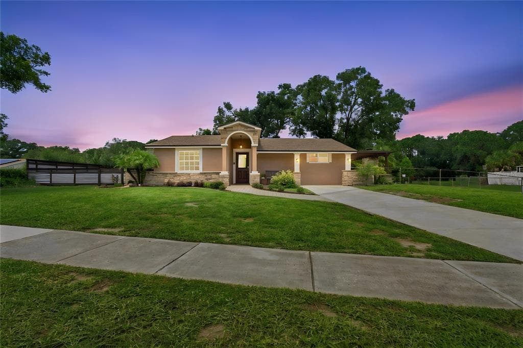 9020 AUBURN WAY TAMPA, FL 33615