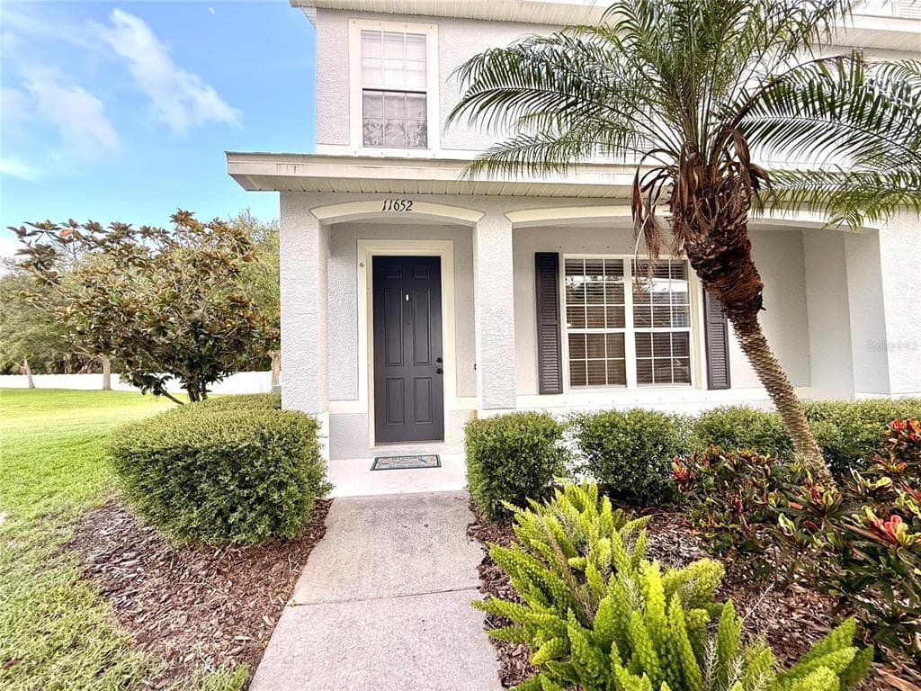 11652 DECLARATION DR TAMPA, FL 33635