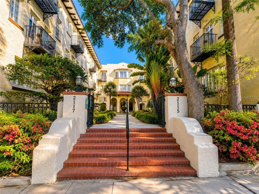 2117 W DEKLE AVENUE UNIT H2 TAMPA, FL 33606