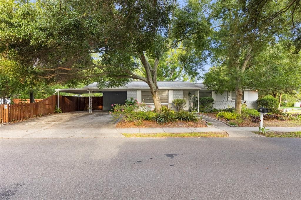 5801 S LOIS AVENUE TAMPA, FL 33616