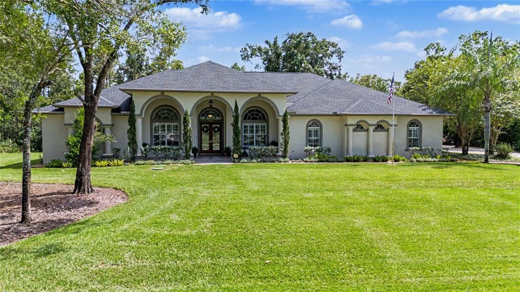 906 LAKE SAPPHIRE LANE LUTZ, FL 33548