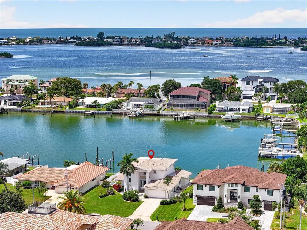 204 POINCIANA LANE LARGO, FL 33770