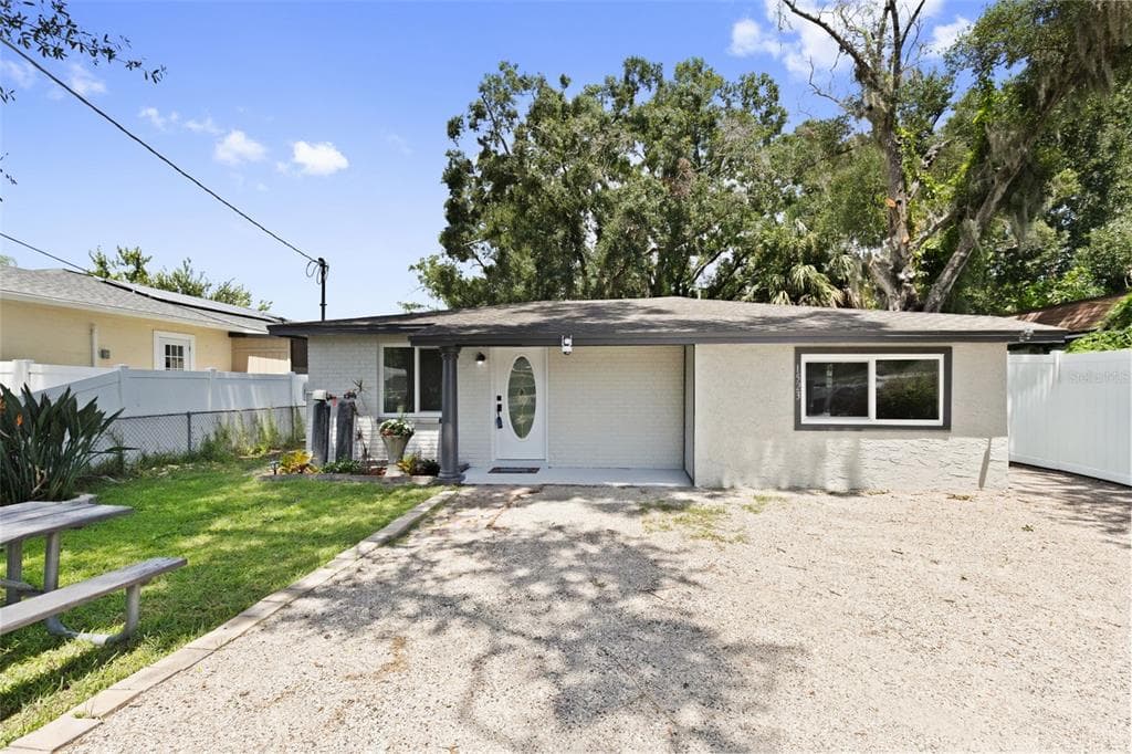 1523 W BROAD STREET TAMPA, FL 33604