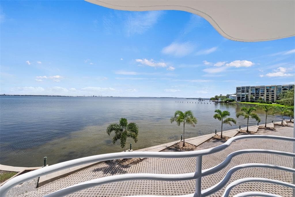 4950 BAYSHORE BOULEVARD UNIT 25D