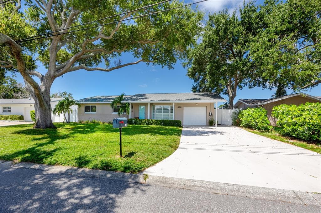 1744 HARBOR CIRCLE E LARGO, FL 33770