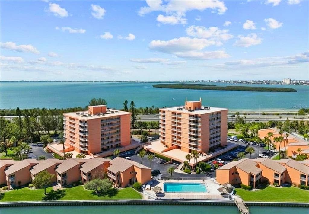 7400 SUNSHINE SKYWAY LANE S UNIT 106 ST PETERSBURG, FL 33711