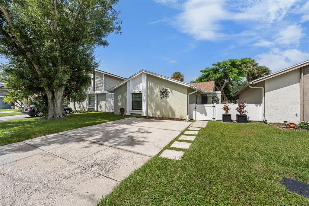 10318 ROSEMOUNT DRIVE TAMPA, FL 33624