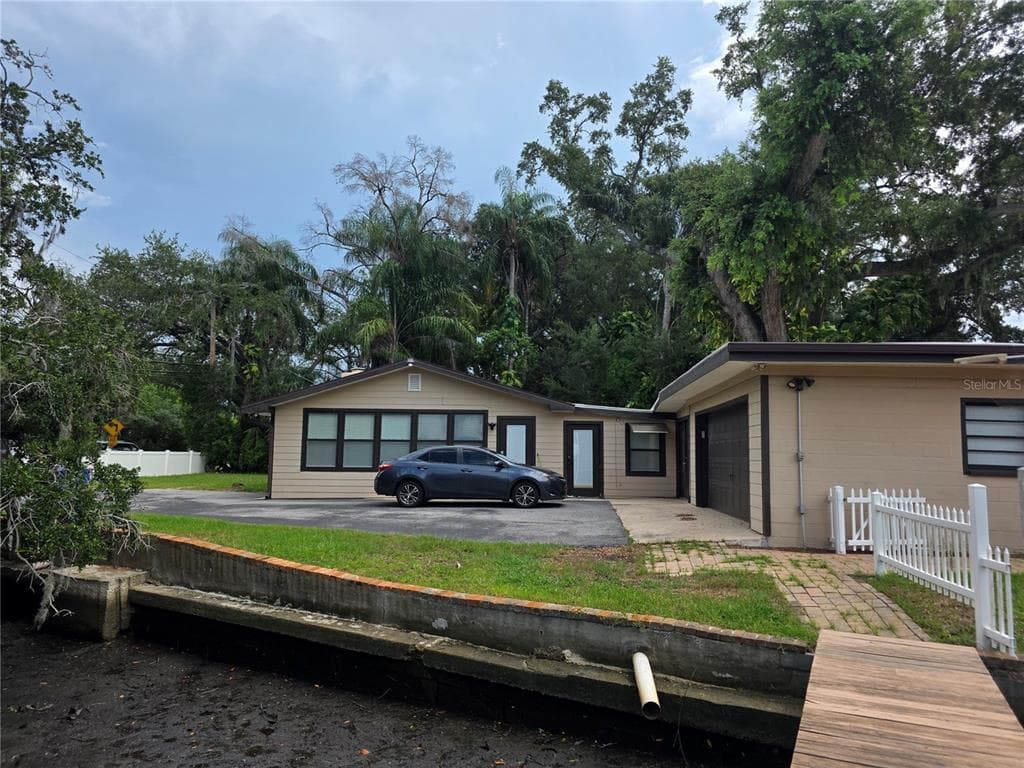 8816 MEMORIAL HIGHWAY TAMPA, FL 33615