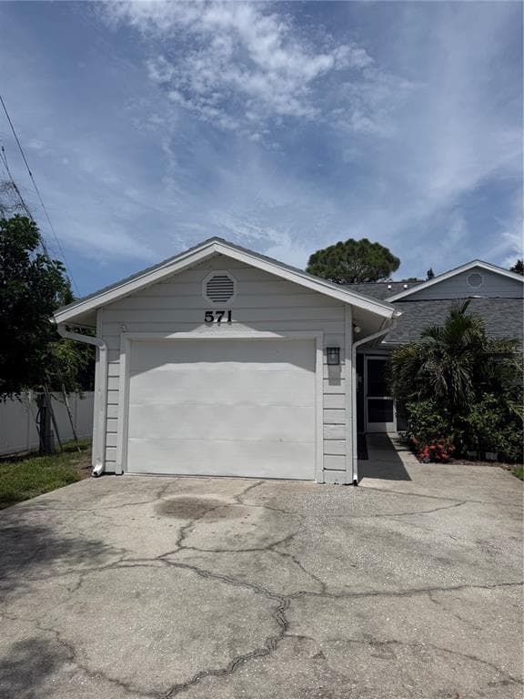571 MILBURNE CLOSE PALM HARBOR, FL 34683
