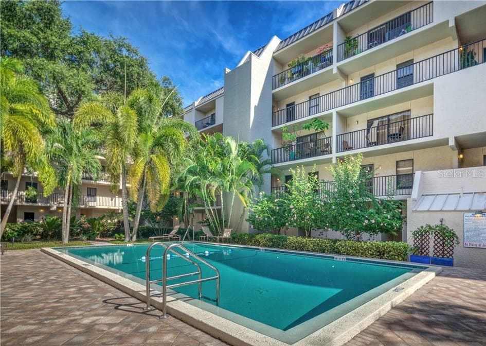 105 4TH AVENUE NE UNIT 302 ST PETERSBURG, FL 33701