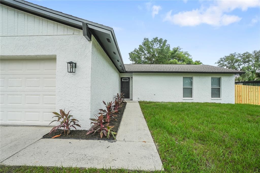 1901 LAKEVIEW DRIVE BRANDON, FL 33511