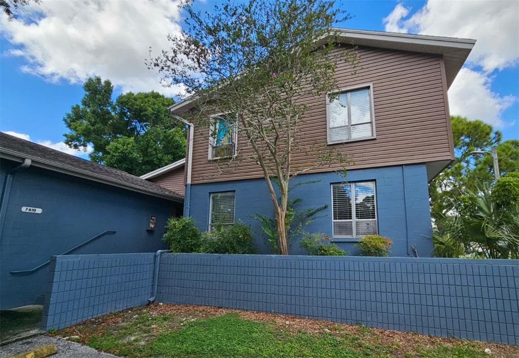 7610 W POWHATAN AVENUE UNIT 4 TAMPA, FL 33615