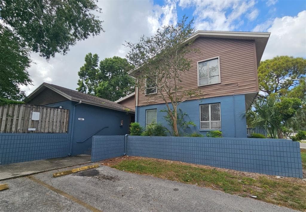 7610 W POWHATAN AVENUE UNIT 2 TAMPA, FL 33615