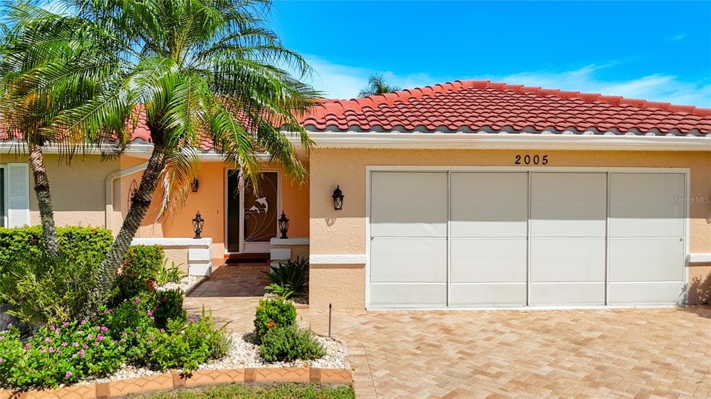2005 NEW BEDFORD DRIVE SUN CITY CENTER, FL 33573