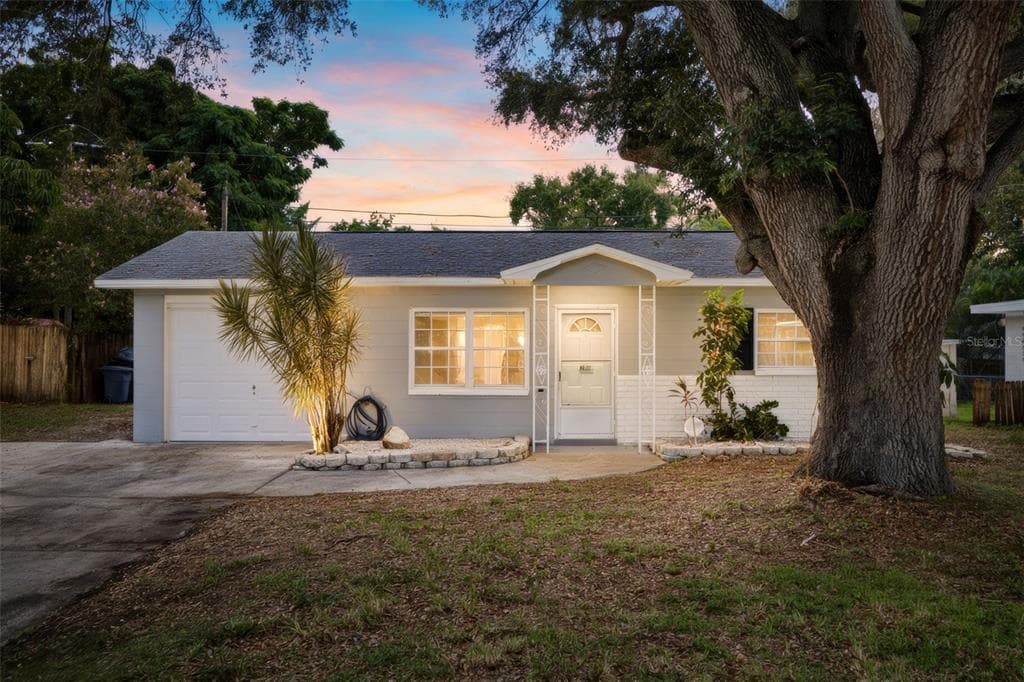 5392 44TH AVENUE N ST PETERSBURG, FL 33709