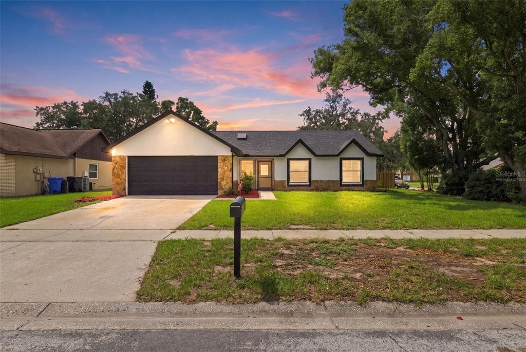 1607 OAK ARBOR LANE VALRICO, FL 33596