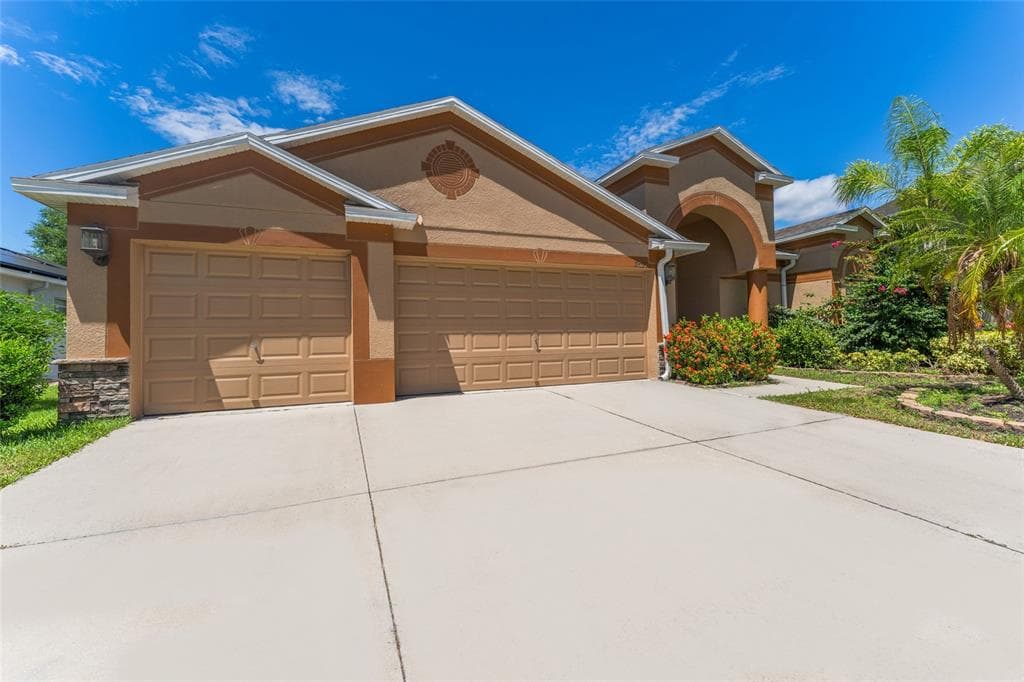 2637 YUKON CLIFF DRIVE RUSKIN, FL 33570