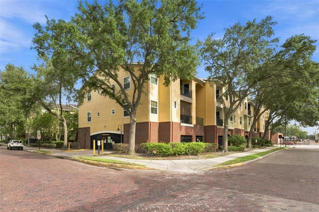 2010 E PALM AVENUE UNIT 14320 TAMPA, FL 33605