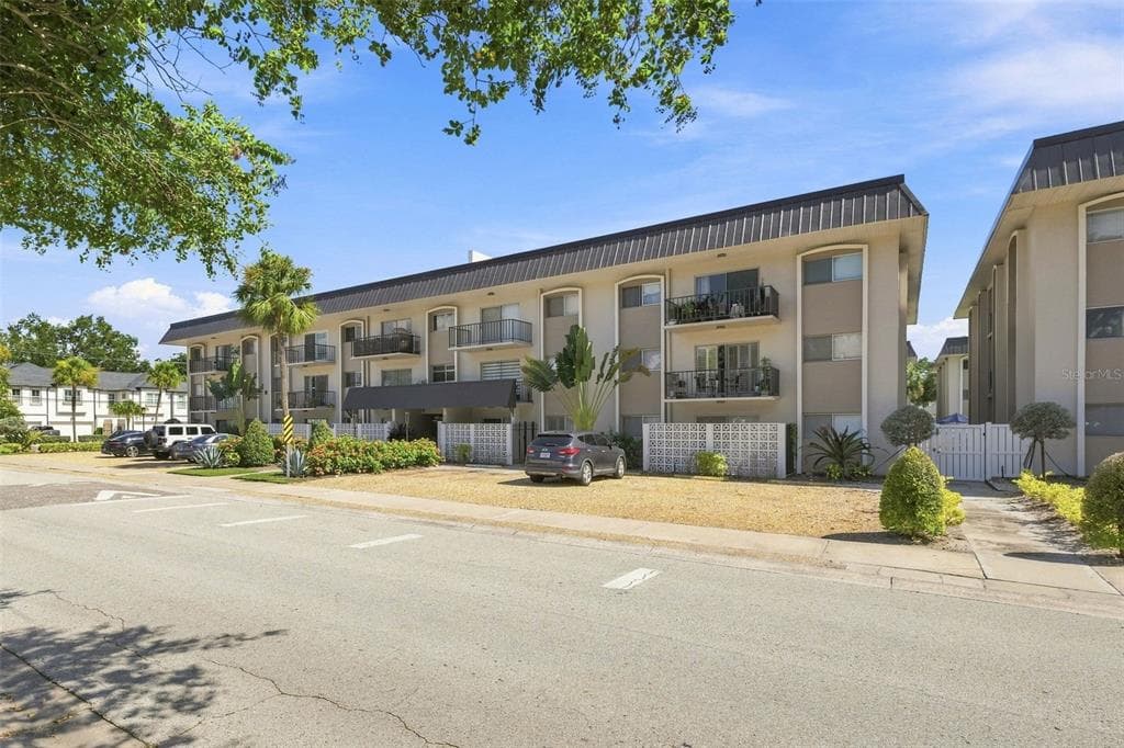 4606 W GRAY STREET UNIT 301 TAMPA, FL 33609