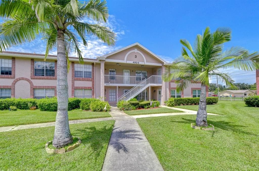 4925 MYRTLE OAK DRIVE UNIT 25 NEW PORT RICHEY, FL 34653