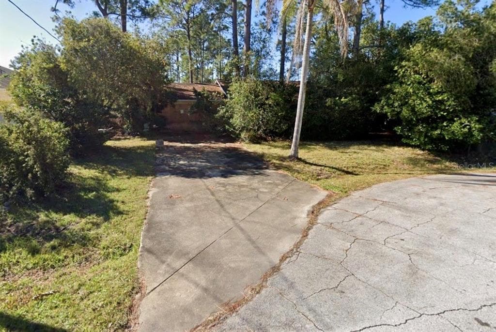5 LAREDO PLACE PALM COAST, FL 32137