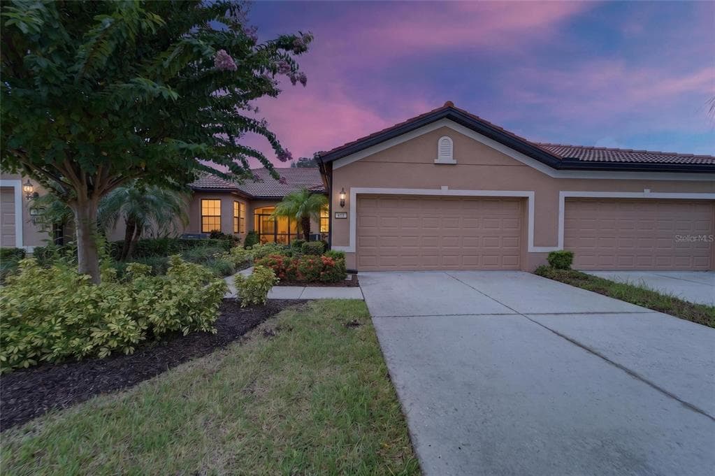 428 SENECA FALLS DRIVE APOLLO BEACH, FL 33572