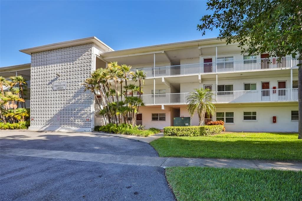 5155 9TH AVENUE N UNIT 102 ST PETERSBURG, FL 33710