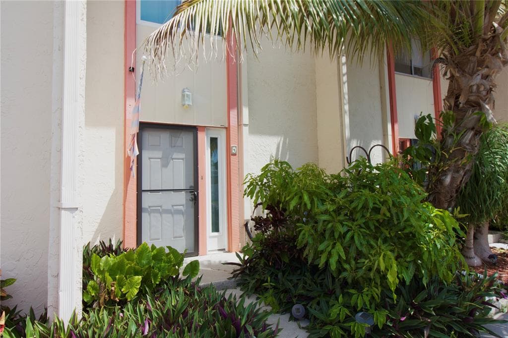 5822 16TH LANE S UNIT 4 ST PETERSBURG, FL 33712