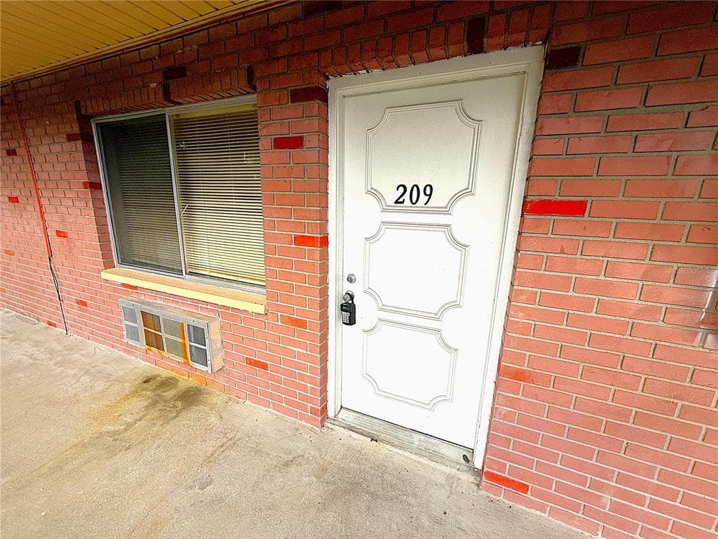 3301 58TH AVENUE S UNIT 209 ST PETERSBURG, FL 33712