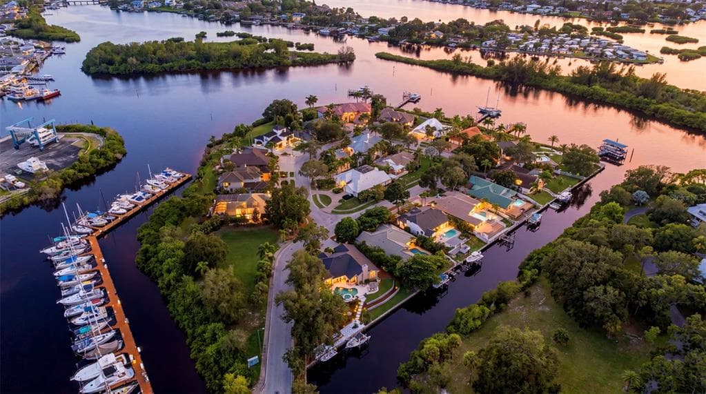 1102 MARINA DRIVE TARPON SPRINGS, FL 34689