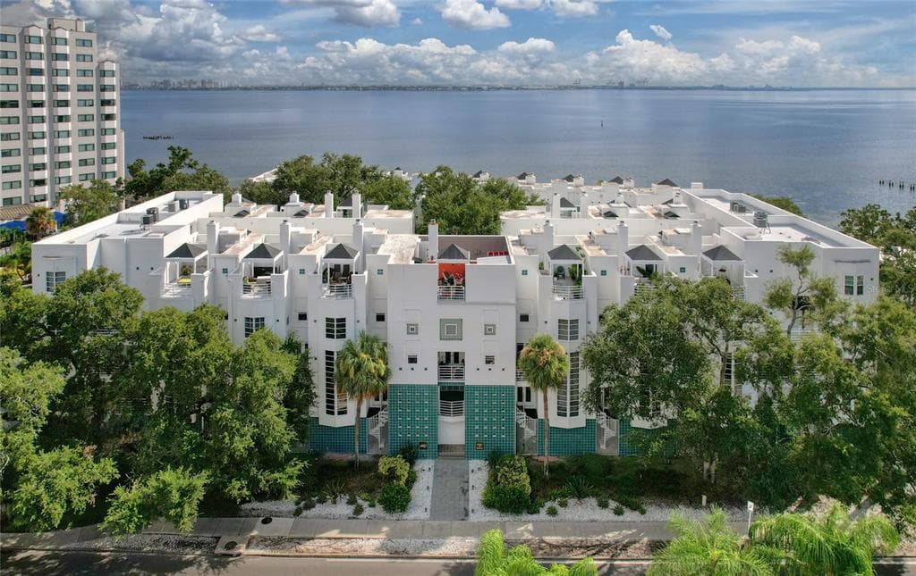 4950 BAYSHORE BOULEVARD UNIT 16 TAMPA, FL 33611