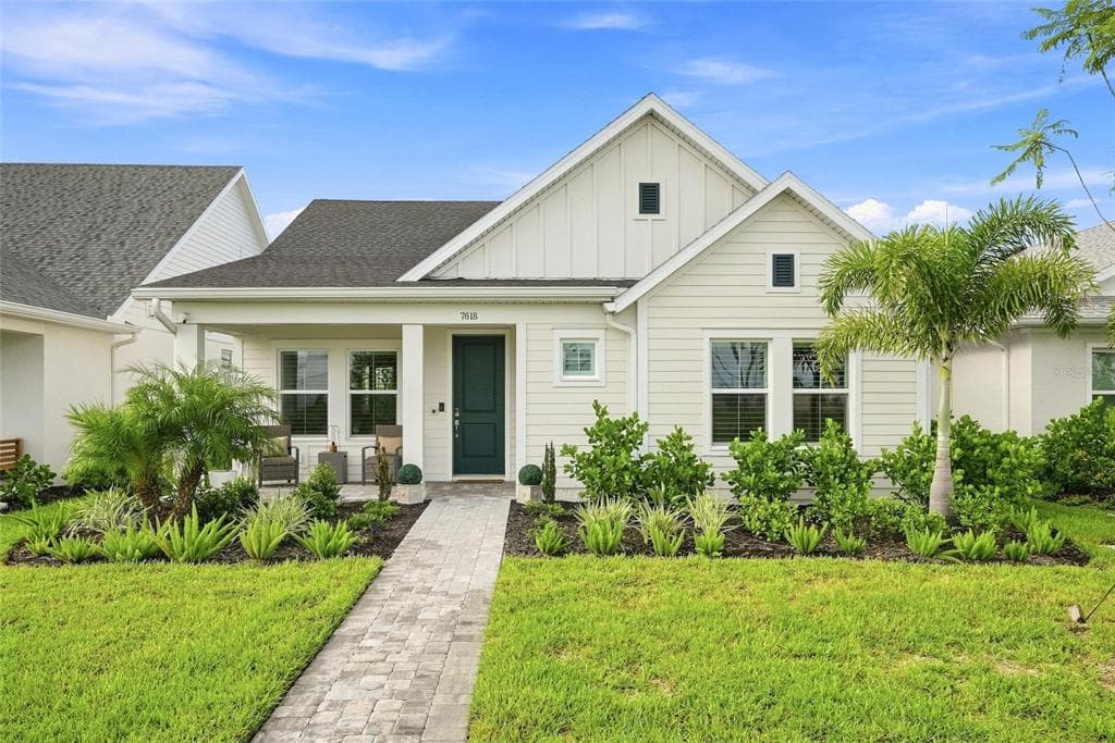 7618 SEAFLOWER PARKWAY BRADENTON, FL 34210