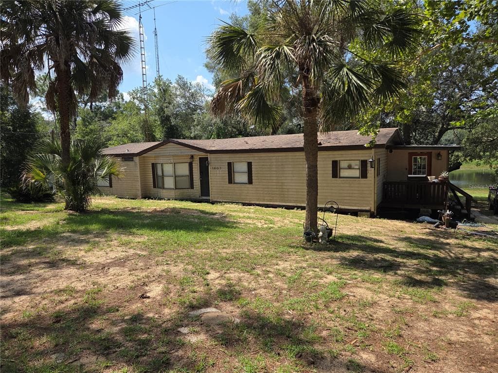 1607 TWIN LAKES BOULEVARD INTERLACHEN, FL 32148